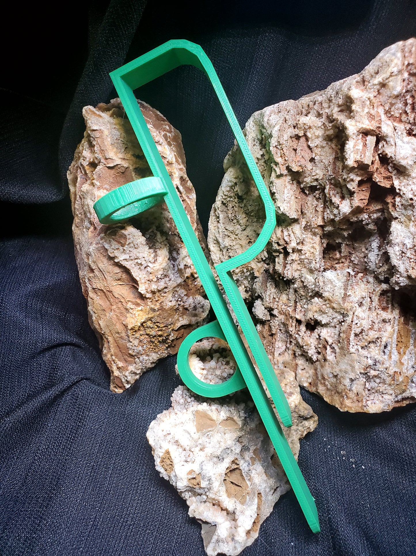 Bucket hose holder